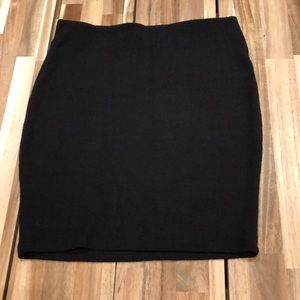 stretchy textured black Zara pencil skirt